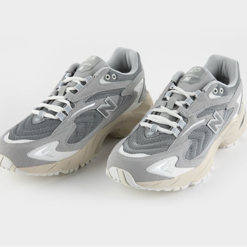 NEW BALANCE 725V1 Shoes